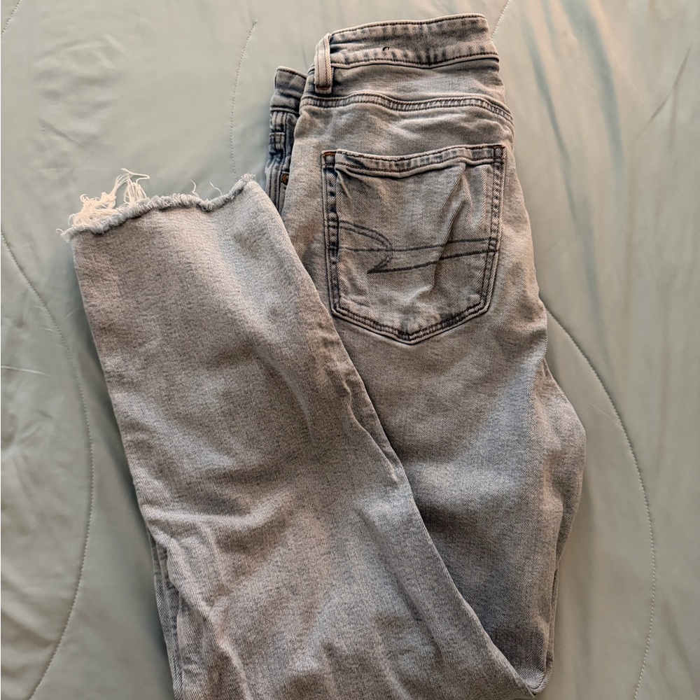 American Eagle Light Wash Cropped Ankle Jeans with Frayed Hem